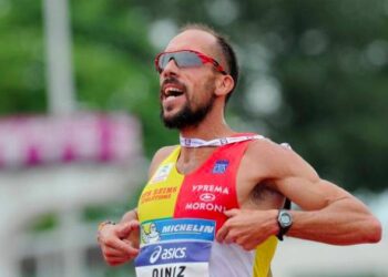 Il fait le semi de Paris en marchant en… 1h37’14 »