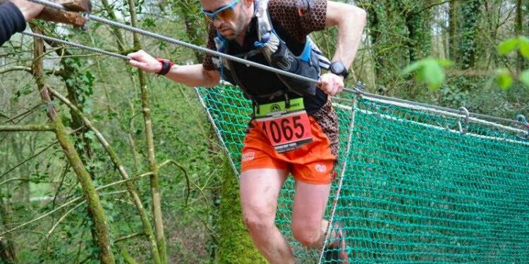 Insolite : en trail, soit tu t’accroches à tout ce que tu peux, soit……..