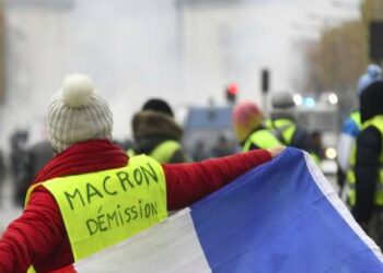 Vu sur la SaintéLyon : MACRON DÉMISSION
