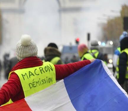 Vu sur la SaintéLyon : MACRON DÉMISSION