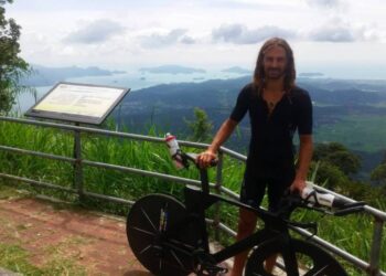 Ce triathlète se lave à l’urine