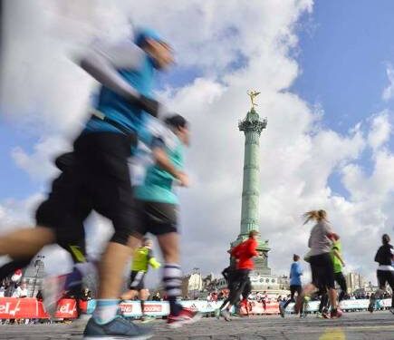 Devinez ce que font les parisiens quand ils courent…