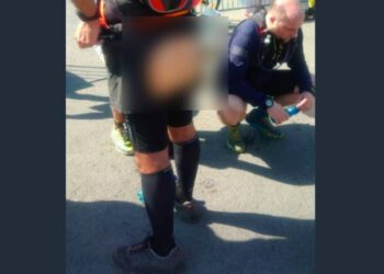 Il nous montre ses fesses !