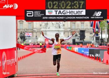 Eliud Kipchoge remporte le marathon de Londres en 2h02 et 37 secondes