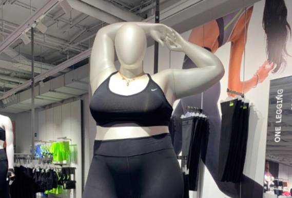 nike mannequin grande taille