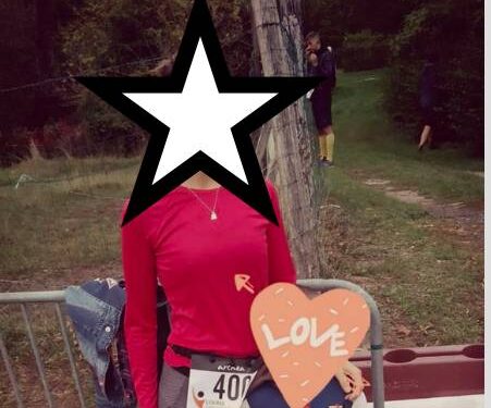 Mère indigne : elle abandonne son jeune fils le jour de son anniversaire pour aller courir.