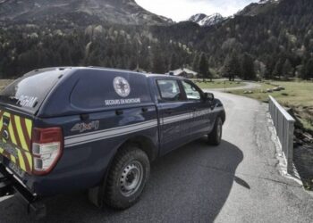 BIEN FAIT : un kakou sort en le clamant bien fort et se fait gauler par les gendarmes !