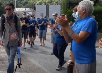 Insolite : ce traileur a couru 149 km habillé en…