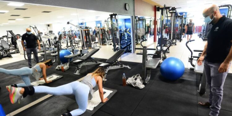 (Reconfinement) Stades, piscines, gymnases, salles de sport : 2 solutions légales pour y aller