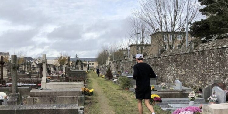 Courir dans les cimetières : à quoi on en est réduit…