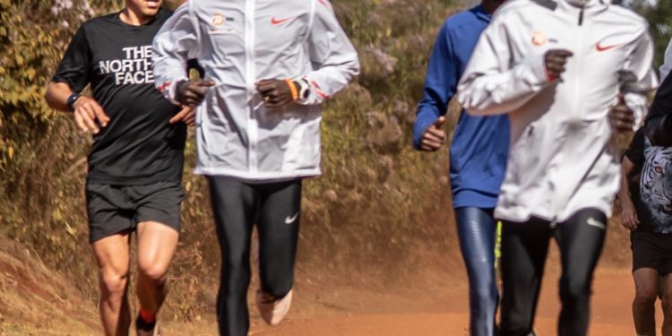 Pau Capell s’entraine au Kenya avec Eliud Kipchoge et ses chaussures The North Face Flight Vectiv