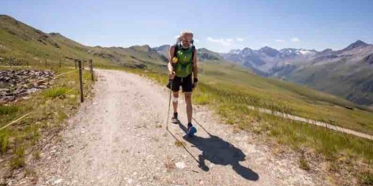 Buzz : atteint de Parkinson, il marche 1 122km dans les Alpes