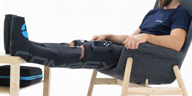 Récupération : que choisir entre des bottes de compression, un électro-stimulateur et un pistolet de massage ?