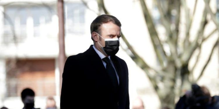 Macron a compris qu’on ne se contamine pas à l’extérieur !