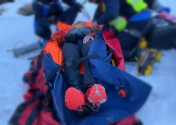 Un traileur imprudent survit à une chute de 300 mètres