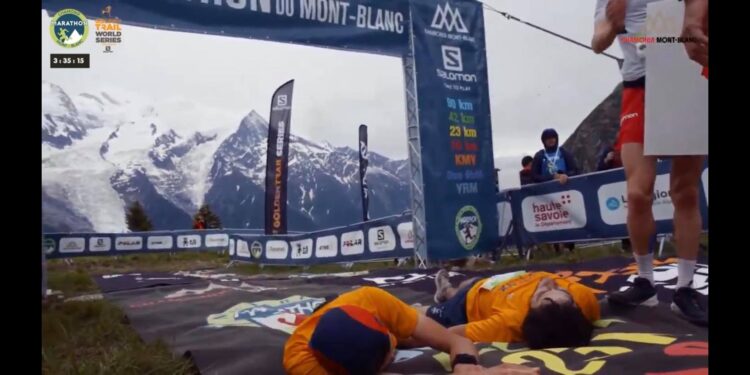 Esprit trail : l’athlète et son coach tombent dans les bras l’un de l’autre…