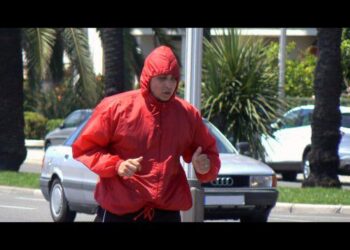 Faut-il courir avec un K-Way pour transpirer plus et maigrir ?