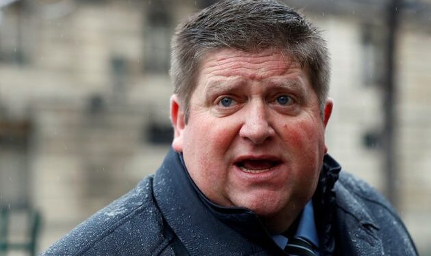 Cet homme charmant veut que les chasseurs deviennent tous flics !