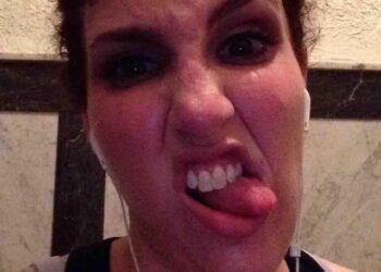 Arrêtez avec vos selfies et quand tirez la langue c’est pire !