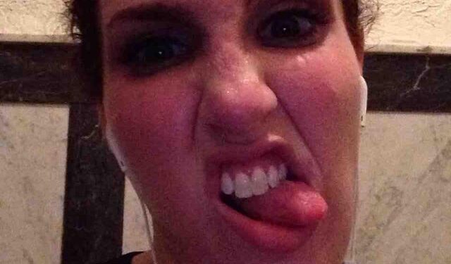 Arrêtez avec vos selfies et quand tirez la langue c’est pire !