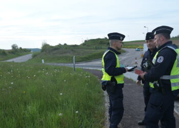 Contrôle de police sur les coureurs qui ne respectent pas le code de la route