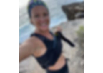 Des traileuses vendent leur lingerie portée