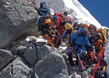 Kilian Jornet embouteillages Everest